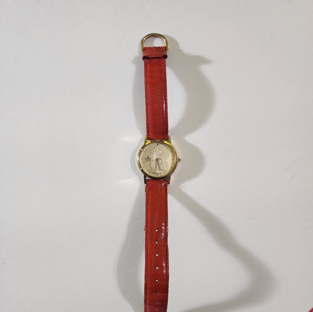 Vintage 90s Mickey Mouse Watch - Picture 2 of 9